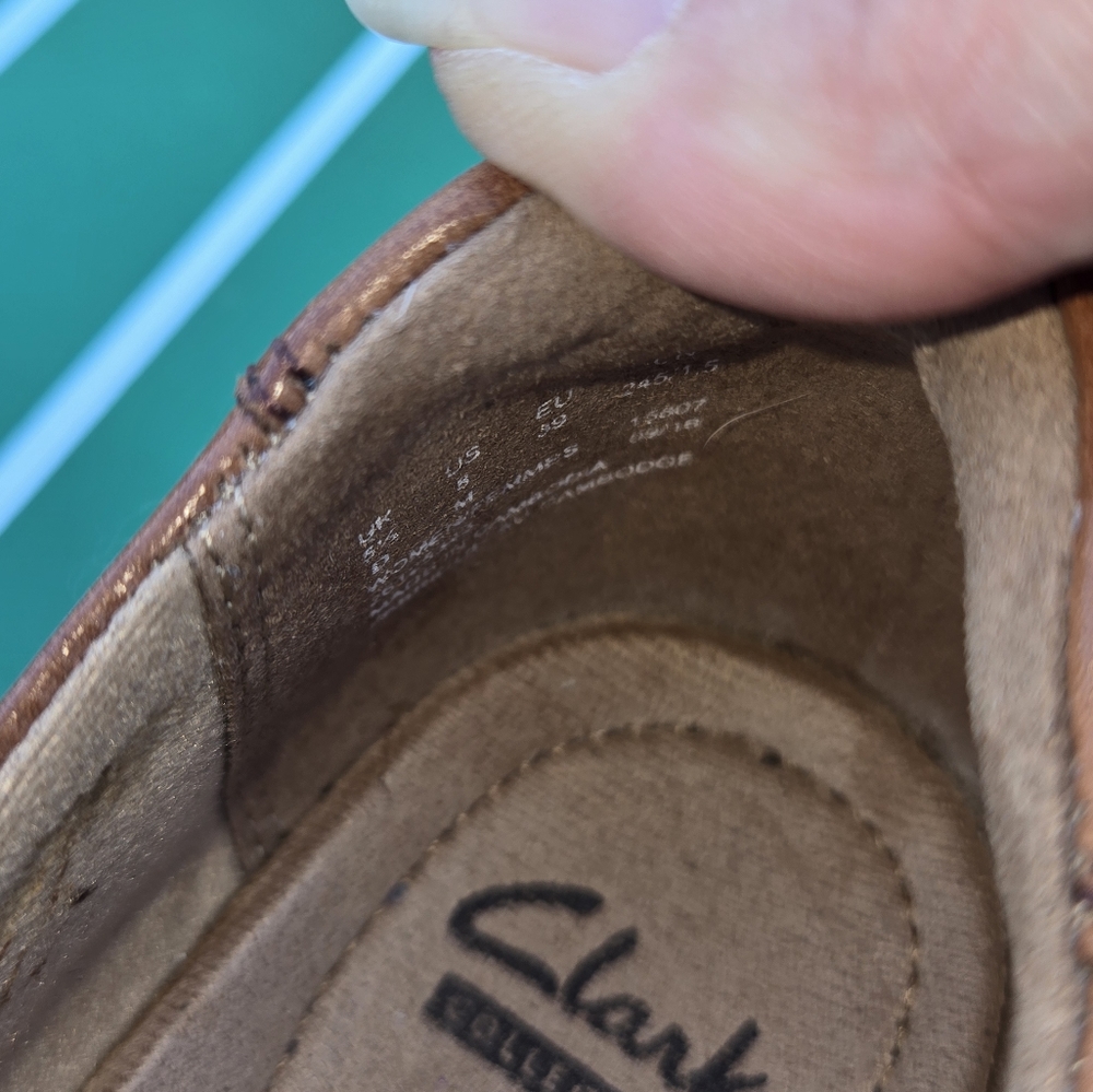 Women's Clarks Brown Leather Slip-On Shoes With Cut Out Floral Design Size 8 - Picture 7 of 7
